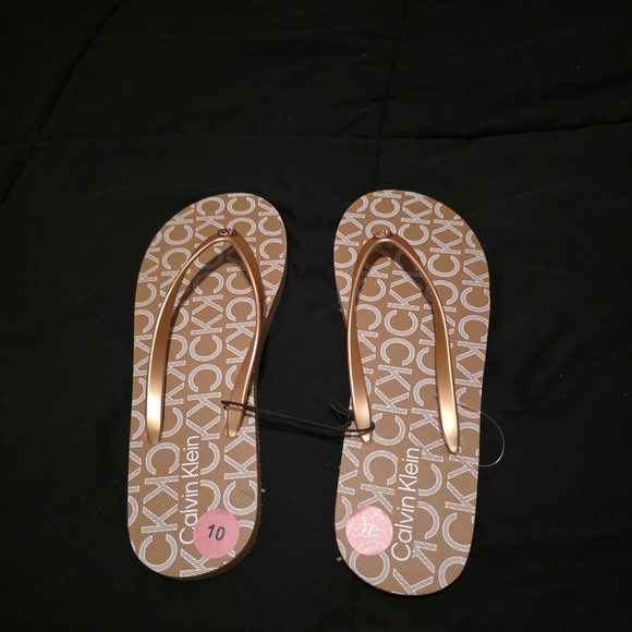 Calvin Klein Tan Logo-Print Thong Sandals - Picture 2 of 2